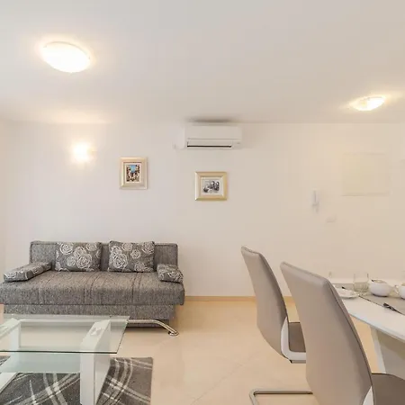Apartment 2 Bedroom Lovely In Biograd