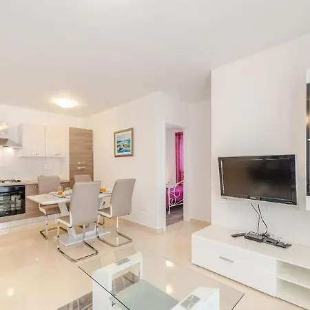 2 Bedroom Lovely In Biograd
