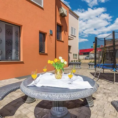 Apartman 2 Bedroom Lovely In Biograd Biograd na Moru