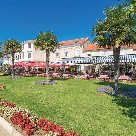 2 Bedroom Lovely In Biograd *
